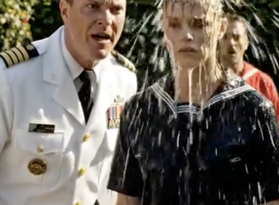 Mon père m’a traité de raté de la famille devant tout le monde — jusqu’à ce que son copain des Navy SEAL se fige et dise : « C’est Razor Six. »