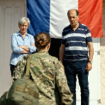 « Cette maison appartient à de vrais membres de la famille ! » hurla ma belle-mère en jetant mes sacs dehors. Je souris et dis : « Vérifie l’acte de propriété. » Quand elle le fit, son monde parfait s’écroula… Mon père resta figé.