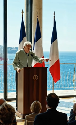 Ma famille a ri quand je suis restée assise seule à la cérémonie du Trident de mon frère, jusqu’à ce que le commandant des SEAL s’arrête, me salue et dise : « Madame, nous vous attendions. »